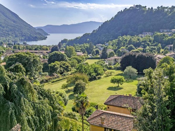 casa indipendente in vendita a Castelveccana in zona Caldé