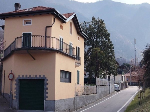 casa indipendente in vendita a Castelveccana in zona Castello