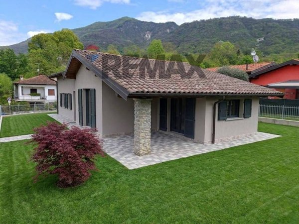 casa indipendente in vendita a Castelveccana in zona Castello