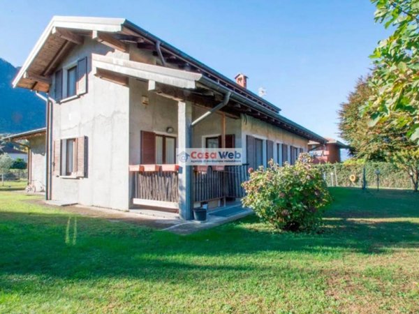 casa indipendente in vendita a Castelveccana in zona Castello