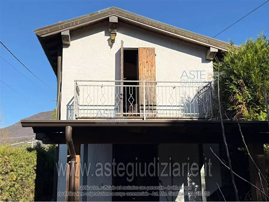 appartamento in vendita a Castelveccana in zona Sarigo