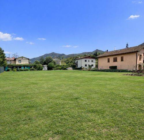 terreno edificabile in vendita a Castelveccana in zona Castello
