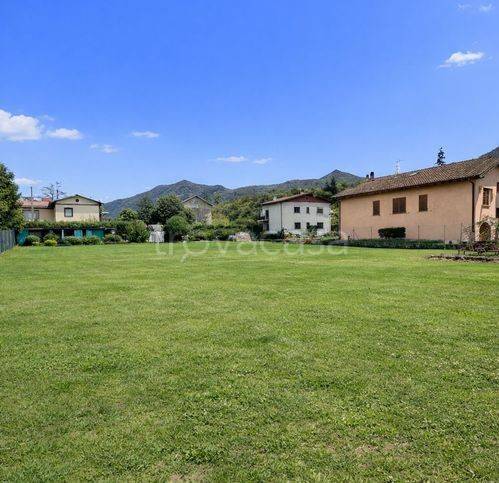 villa in vendita a Castelveccana in zona Castello