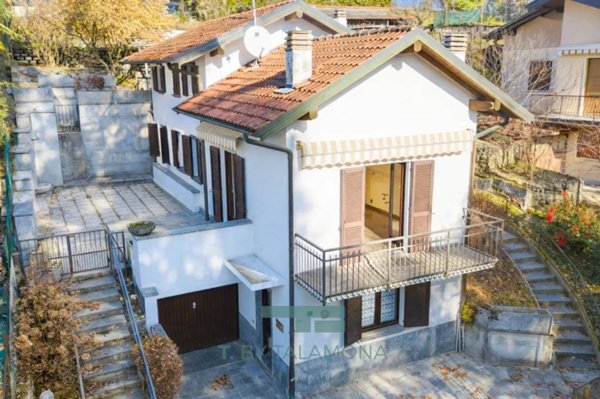 casa indipendente in vendita a Castelveccana in zona Nasca