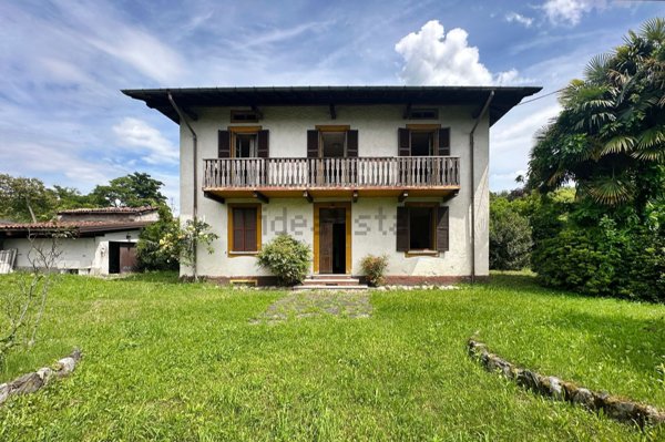 casa indipendente in vendita a Castelveccana in zona Caldé