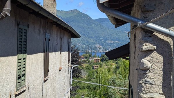 casa indipendente in vendita a Castelveccana in zona Nasca