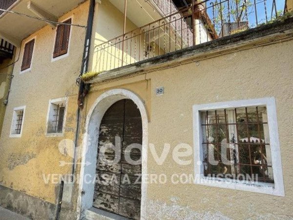 casa indipendente in vendita a Castelveccana in zona Sarigo