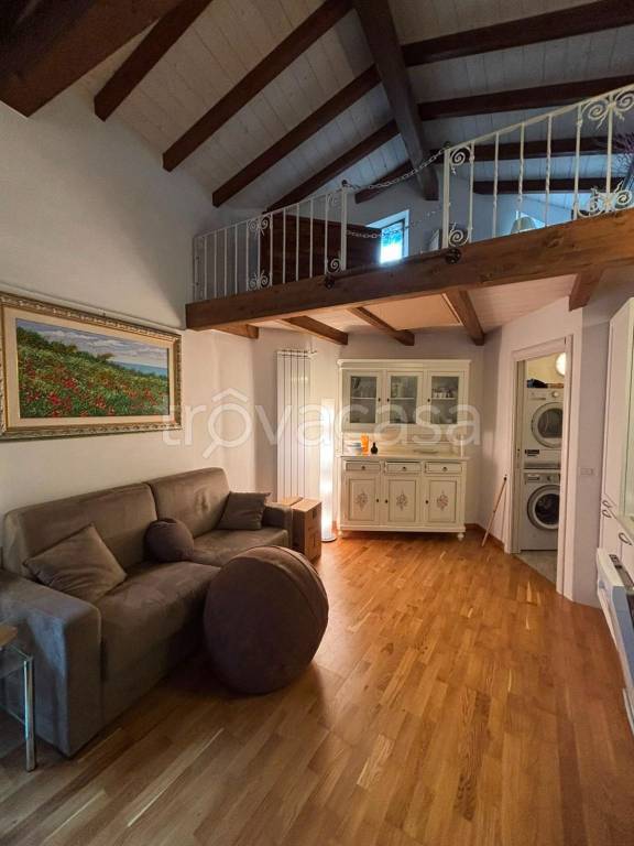 casa indipendente in vendita a Castelveccana in zona Nasca