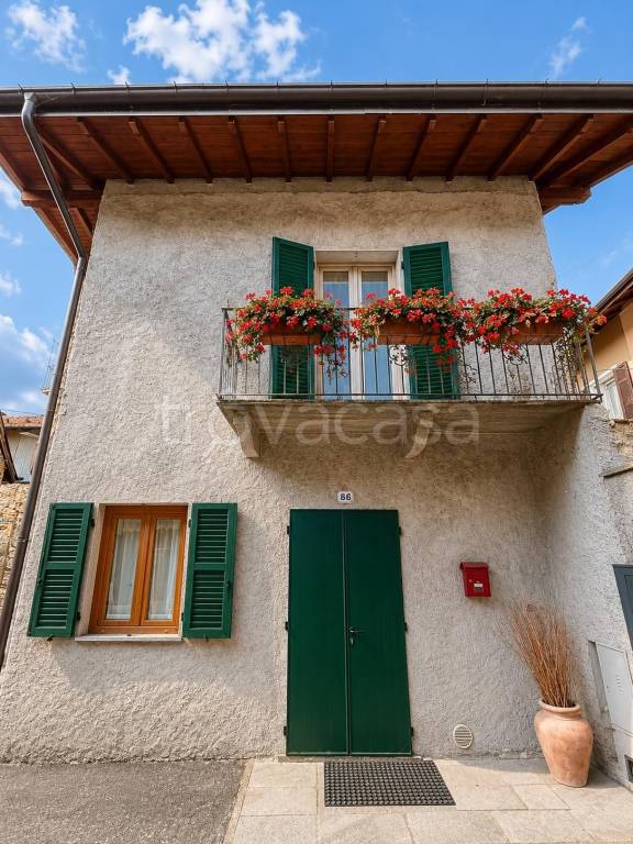 casa indipendente in vendita a Castelveccana in zona Nasca