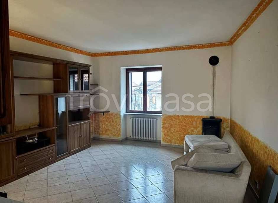 appartamento in vendita a Castelveccana in zona Castello