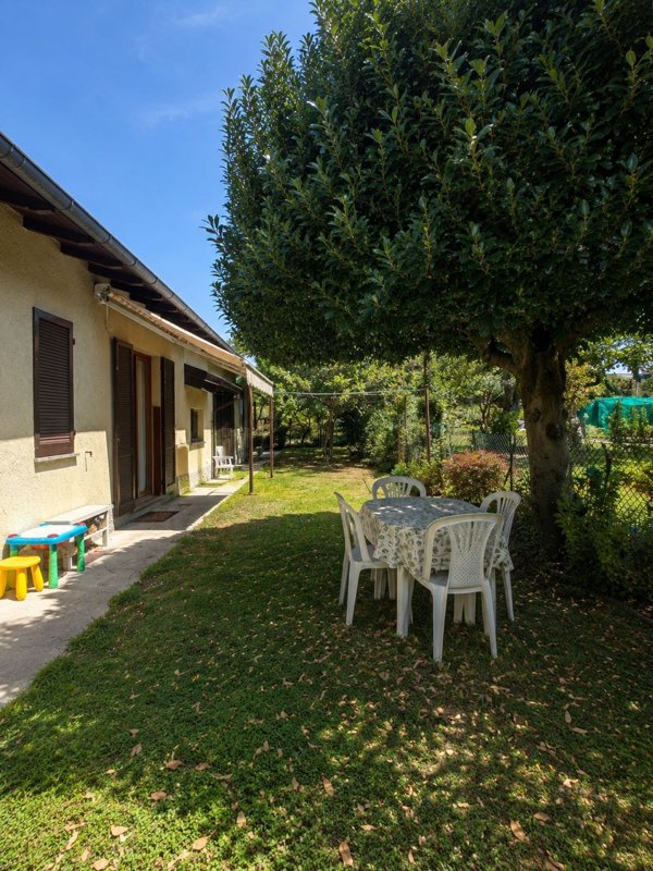 casa indipendente in vendita a Castelveccana in zona Ronchiano