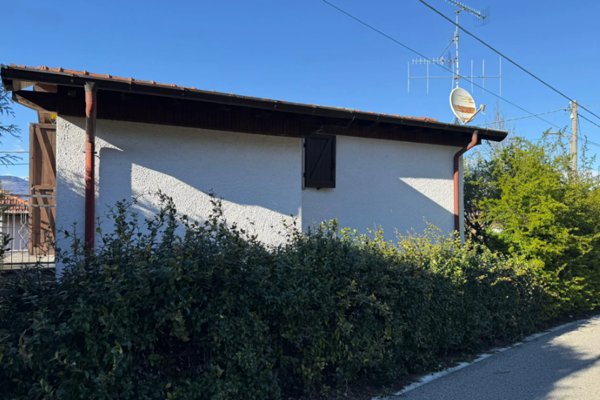 casa indipendente in vendita a Castelveccana in zona Sarigo