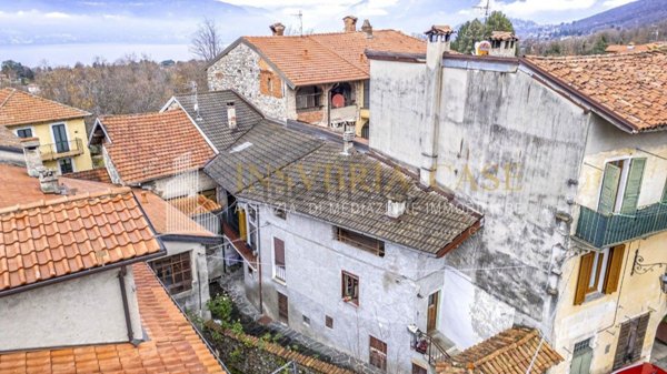appartamento in vendita a Castelveccana in zona Sarigo