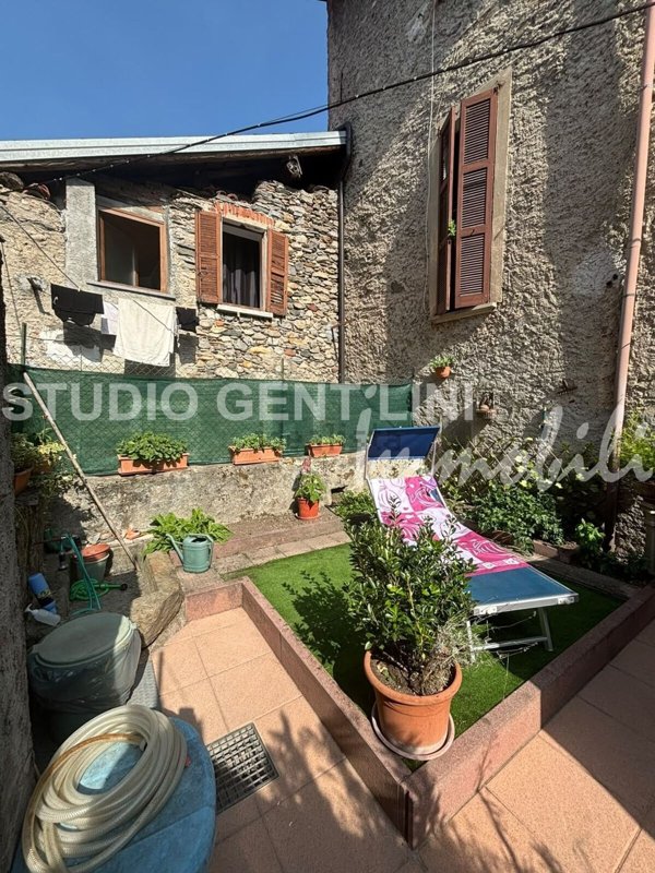 casa indipendente in vendita a Castelveccana in zona San Pietro