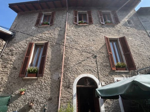 casa indipendente in vendita a Castelveccana in zona Castello