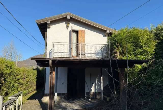 appartamento in vendita a Castelveccana in zona Sarigo