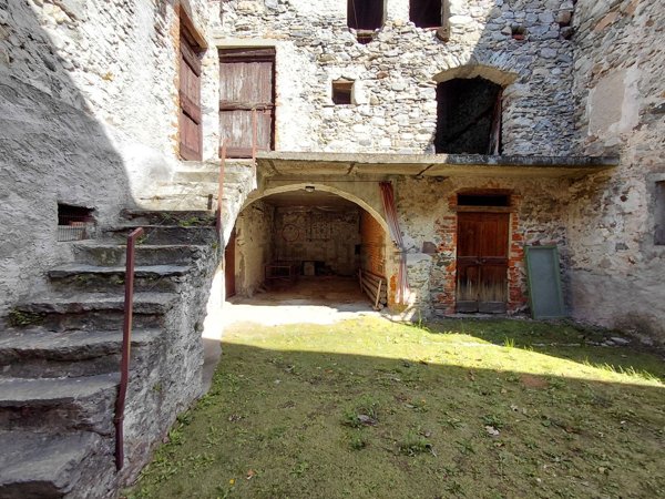 appartamento in vendita a Castelveccana in zona Nasca