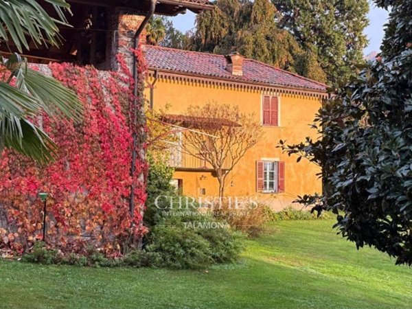 casa indipendente in vendita a Castelveccana in zona Castello