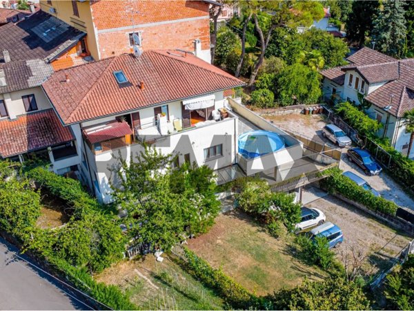 casa indipendente in vendita a Castelveccana in zona San Pietro