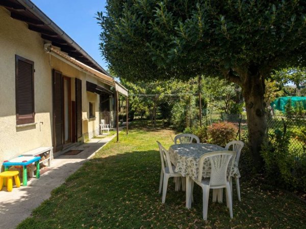 casa indipendente in vendita a Castelveccana in zona Castello