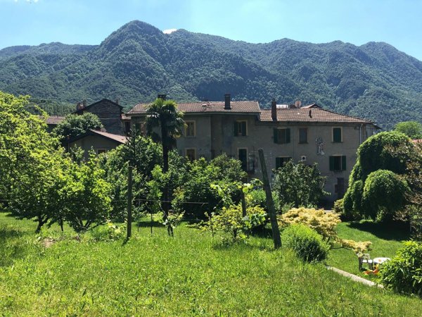 appartamento in vendita a Castelveccana in zona Castello