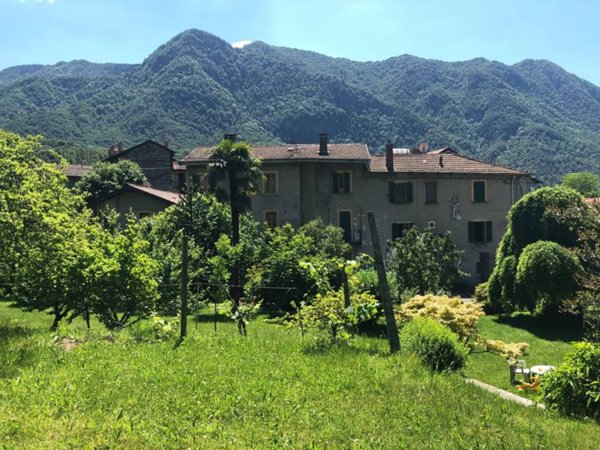 casa indipendente in vendita a Castelveccana in zona Castello
