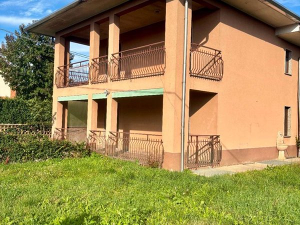 casa indipendente in vendita a Castiglione Olona
