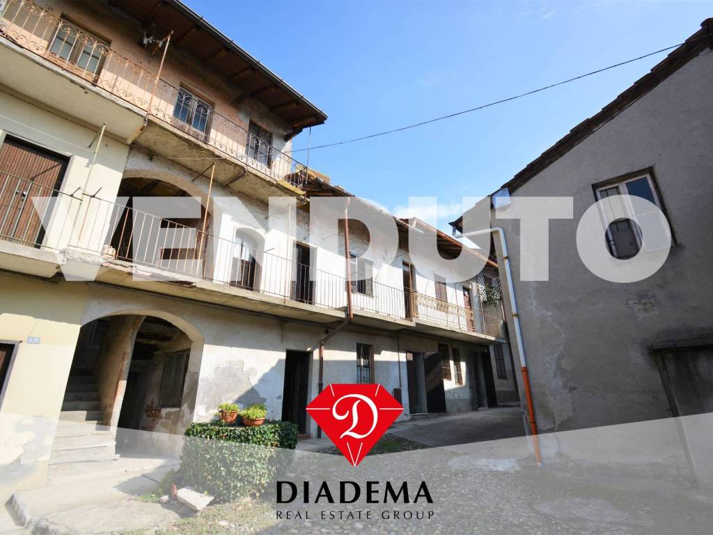 casa indipendente in vendita a Castronno in zona Sant'Alessandro