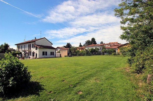 terreno edificabile in vendita a Castronno