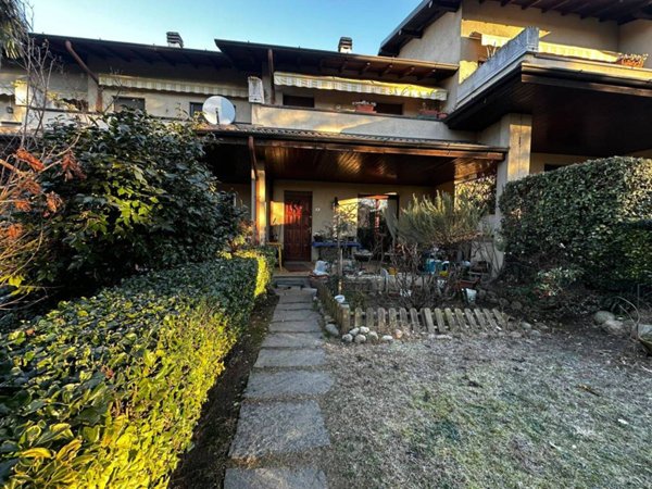 casa indipendente in vendita a Castronno
