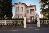 casa indipendente in vendita a Castronno