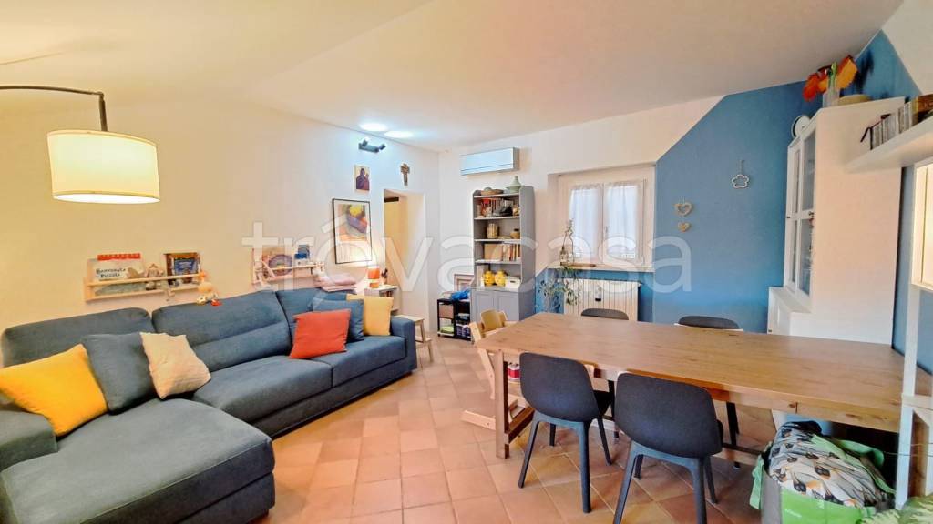 appartamento in vendita a Castronno