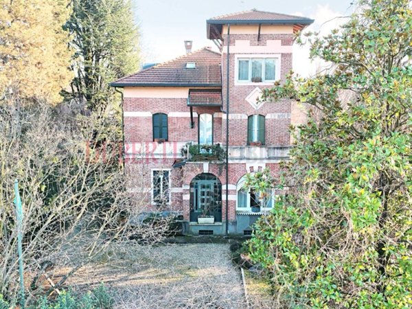 casa indipendente in vendita a Castronno