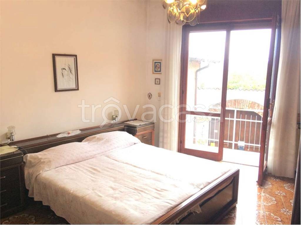 casa indipendente in vendita a Castronno