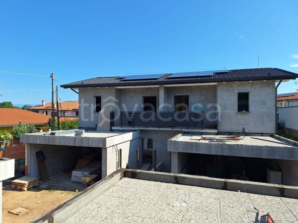 casa indipendente in vendita a Castronno