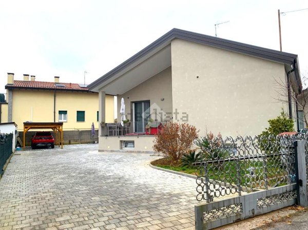 appartamento in vendita a Castronno