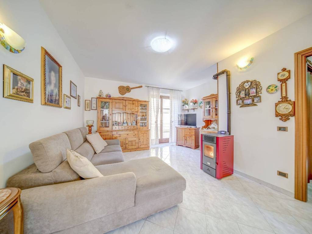 appartamento in vendita a Castronno