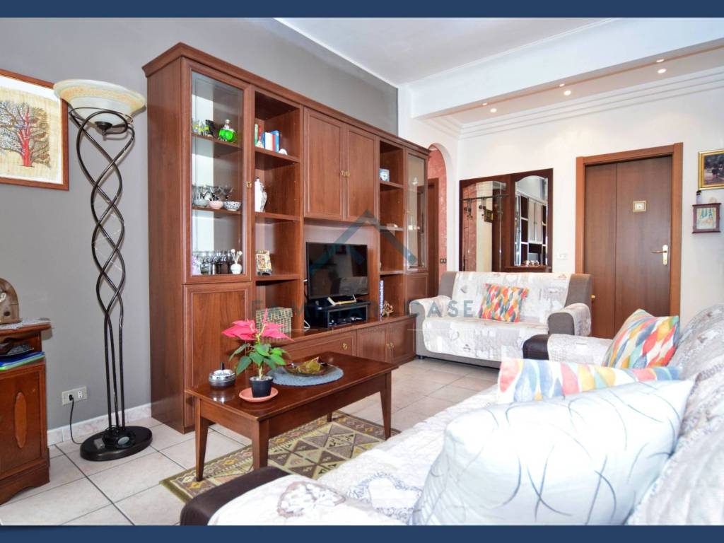 appartamento in vendita a Castronno in zona Cascine Maggio