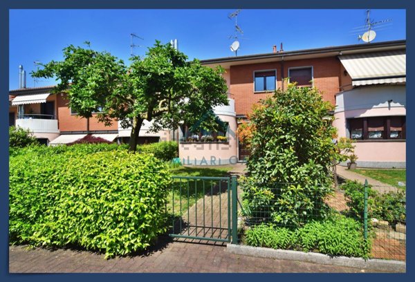casa indipendente in vendita a Castronno