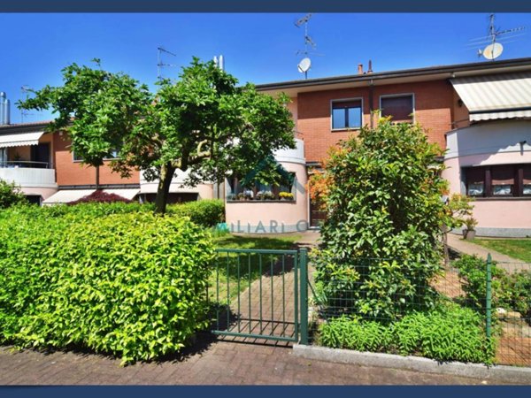 casa indipendente in vendita a Castronno