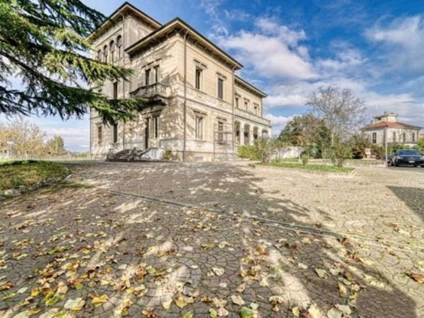 villa in vendita a Castronno