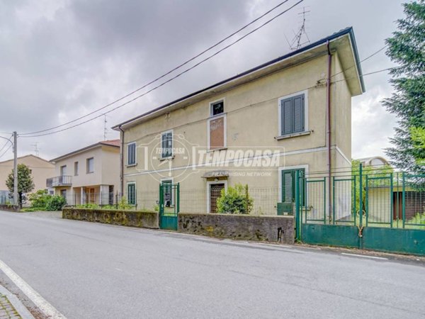 casa indipendente in vendita a Castronno
