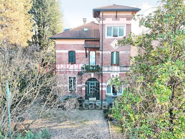 casa indipendente in vendita a Castronno