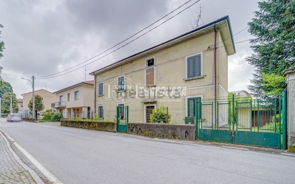 casa indipendente in vendita a Castronno