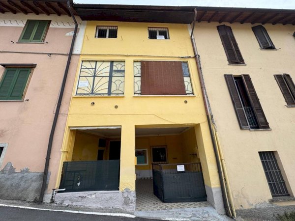 casa indipendente in vendita a Castronno