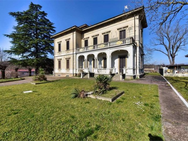 casa indipendente in vendita a Castronno