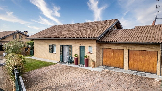 casa indipendente in vendita a Castronno