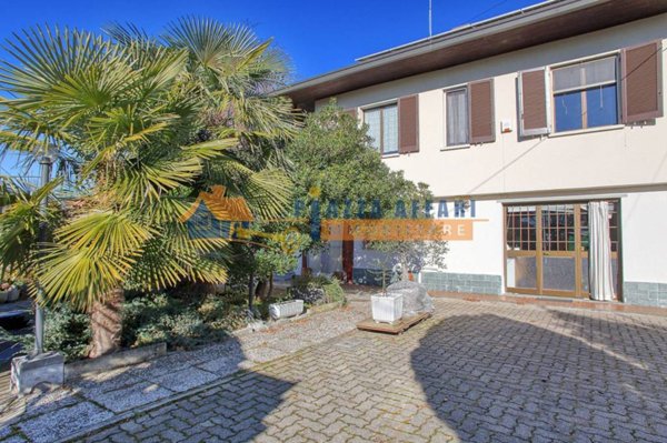 casa indipendente in vendita a Castronno