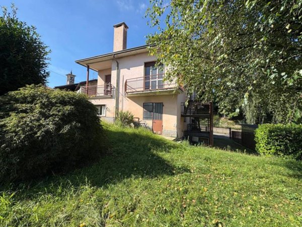 casa indipendente in vendita a Castronno