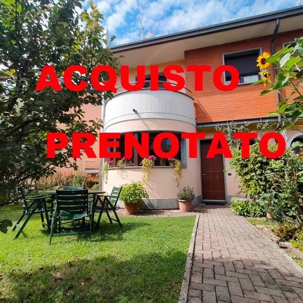 casa indipendente in vendita a Castronno